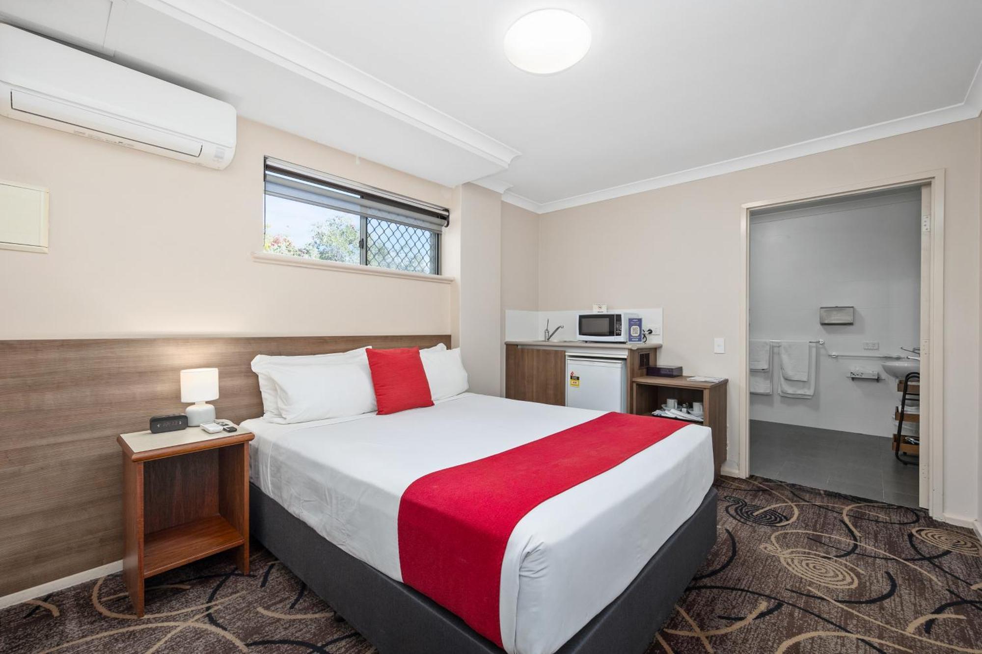 Queen Bed Wheelchair Accessible Room,1674729959:JPEG
